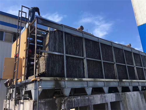 是什么原因导致了工业冷却塔内的冷却水变少?(冷却塔耗水量大的原因)