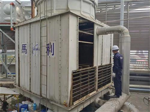 圆形逆流式冷却塔的工作过程